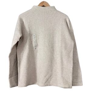 Denver Hayes sweater 🤍